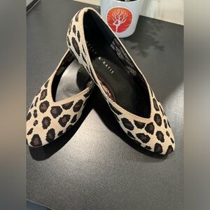 3/25 🔵Kelly & Katie Fonzie Stretch Knit Tan Leopard Print Pointed Toe Ballet